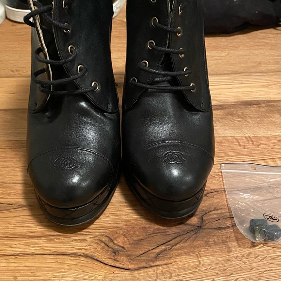 Chanel low boots , sadly selling - Picture 2 of 8